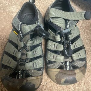 Keen little boys sandals